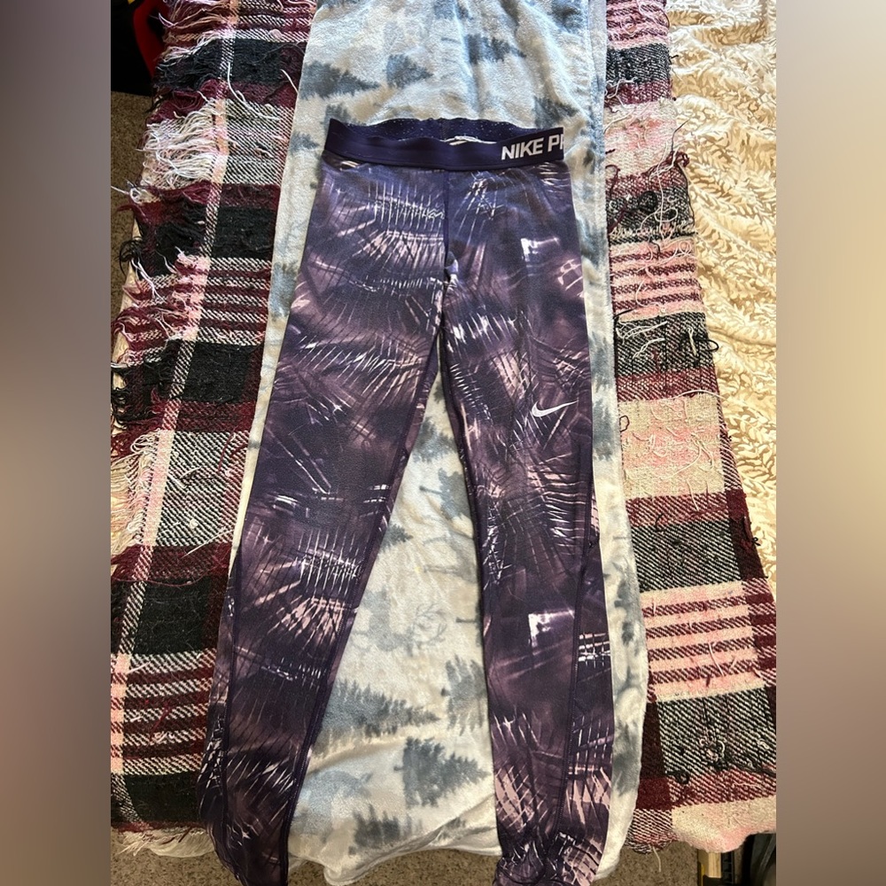 Small NikePro Leggings